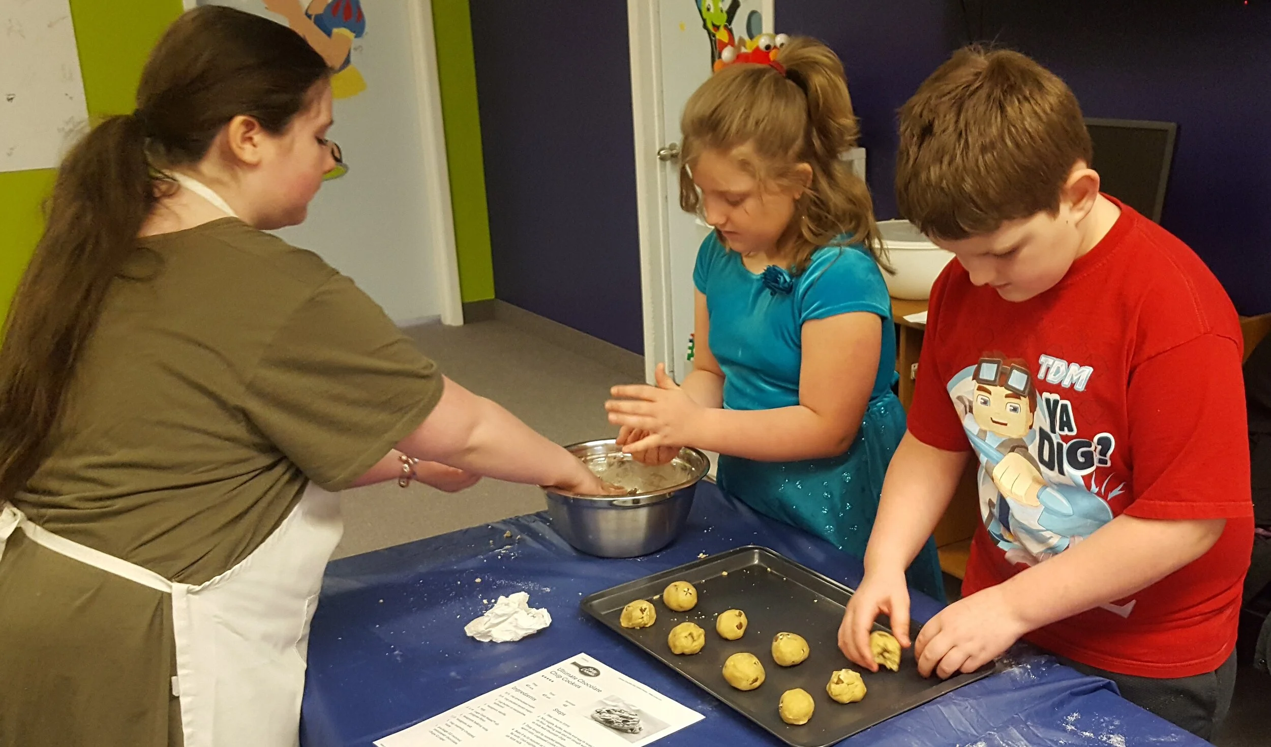 children baking cookies